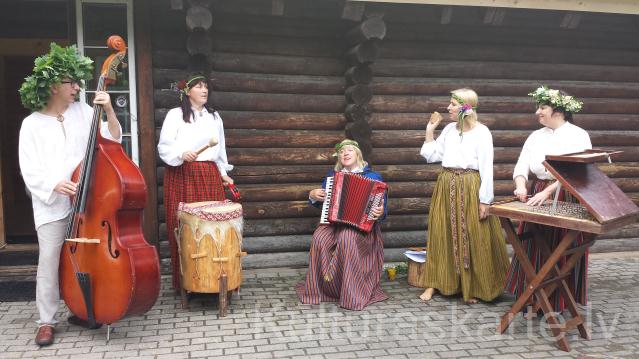 Folkloras kapela Karikste